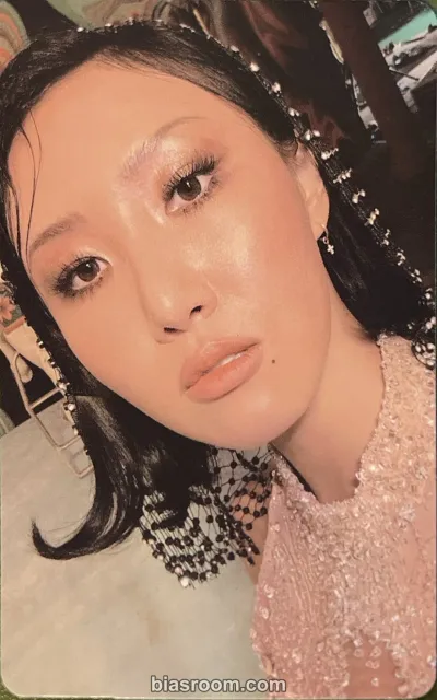 MAMAMOO - Hwasa - reality in BLACK Album album photocard white back