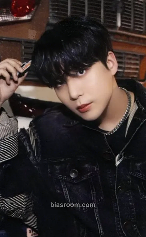 Jongho THE WORLD EP.2 : OUTLAW Photocard - ATEEZ - ATEEZ K-pop photocard