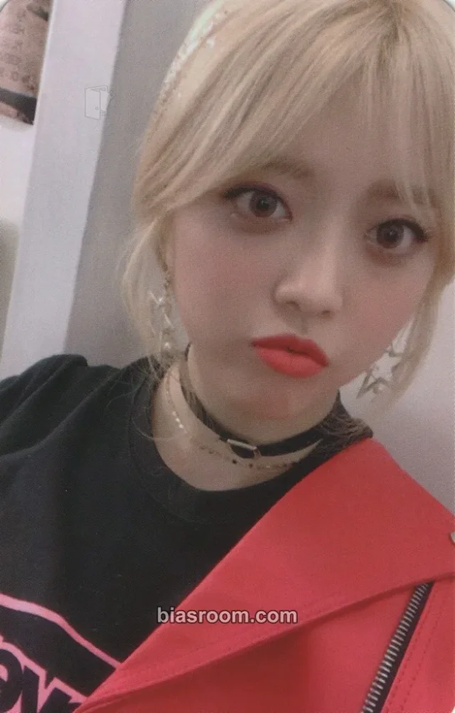 Weki Meki - Ji Suyeon - KISS, KICKS Album album photocard