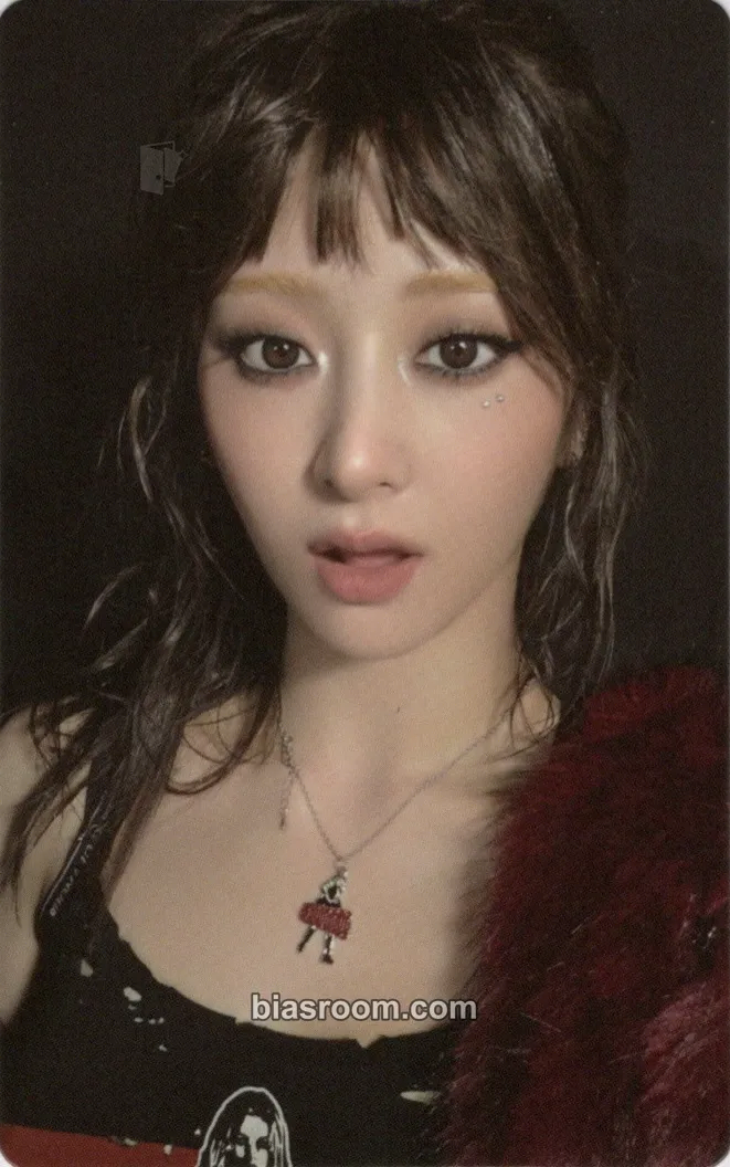 Huh Yunjin SPAGHETTI Photocard - LE SSERAFIM - LE SSERAFIM K-pop photocard