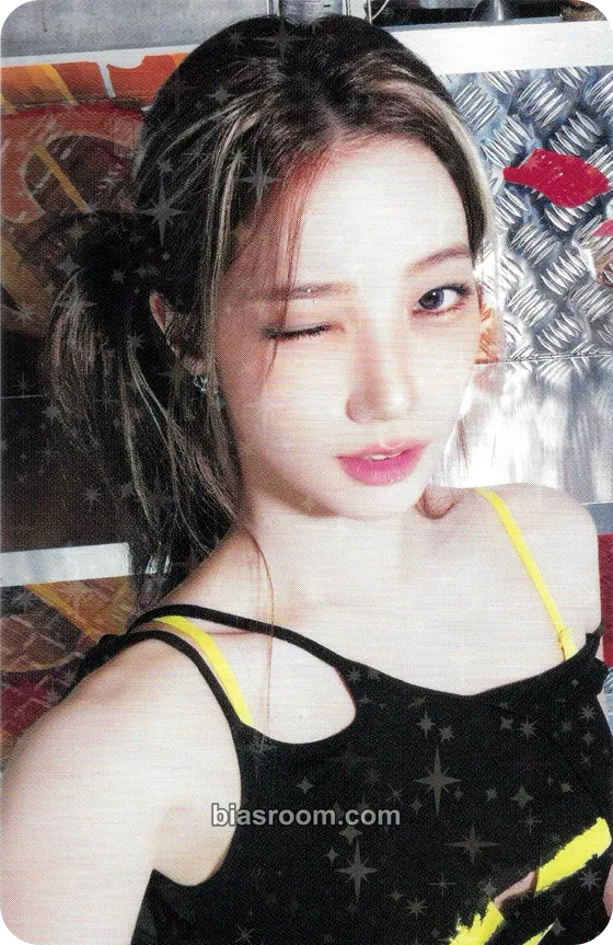 Kazuha SPAGHETTI Photocard - LE SSERAFIM - LE SSERAFIM K-pop photocard