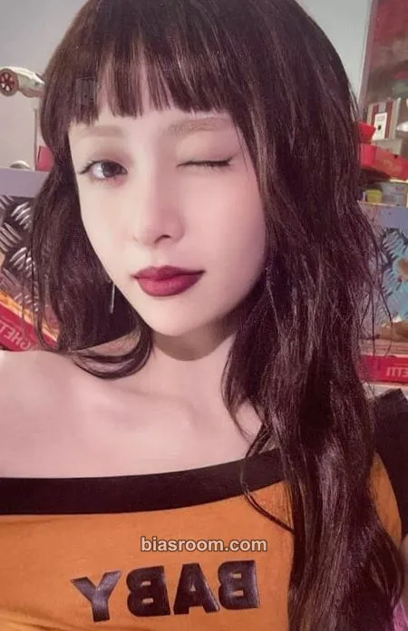 Huh Yunjin SPAGHETTI Photocard - LE SSERAFIM - LE SSERAFIM K-pop photocard