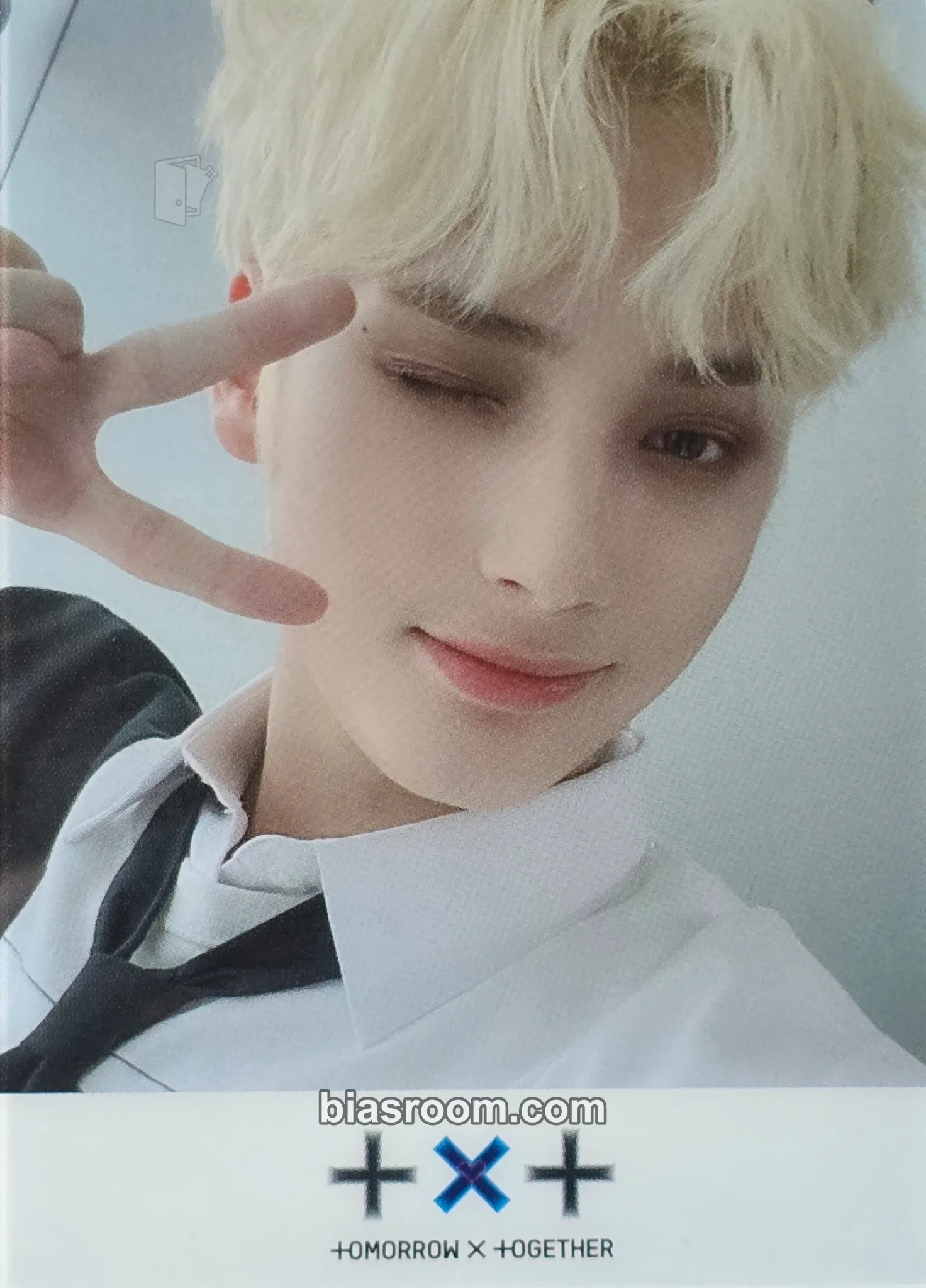 Huening Kai The Chaos Chapter: Fight or Escape Photocard - TOMORROW X TOGETHER - TOMORROW X TOGETHER K-pop photocard