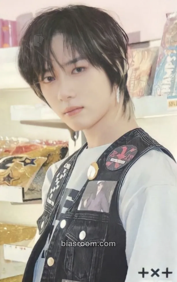 Beomgyu The Chaos Chapter: Fight or Escape Photocard - TOMORROW X TOGETHER - TOMORROW X TOGETHER K-pop photocard