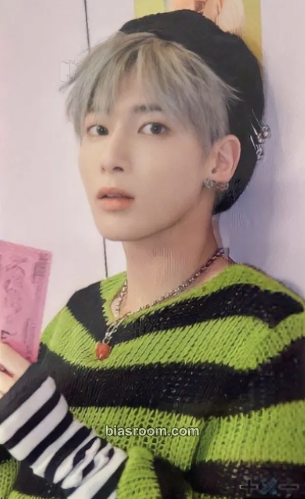 Taehyun The Chaos Chapter: Fight or Escape Photocard - TOMORROW X TOGETHER - TOMORROW X TOGETHER K-pop photocard