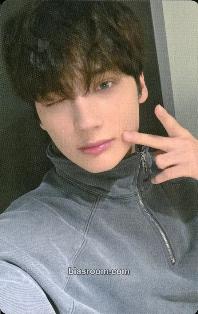 Huening Kai The Star Chapter: Together Photocard - TOMORROW X TOGETHER - TOMORROW X TOGETHER K-pop photocard
