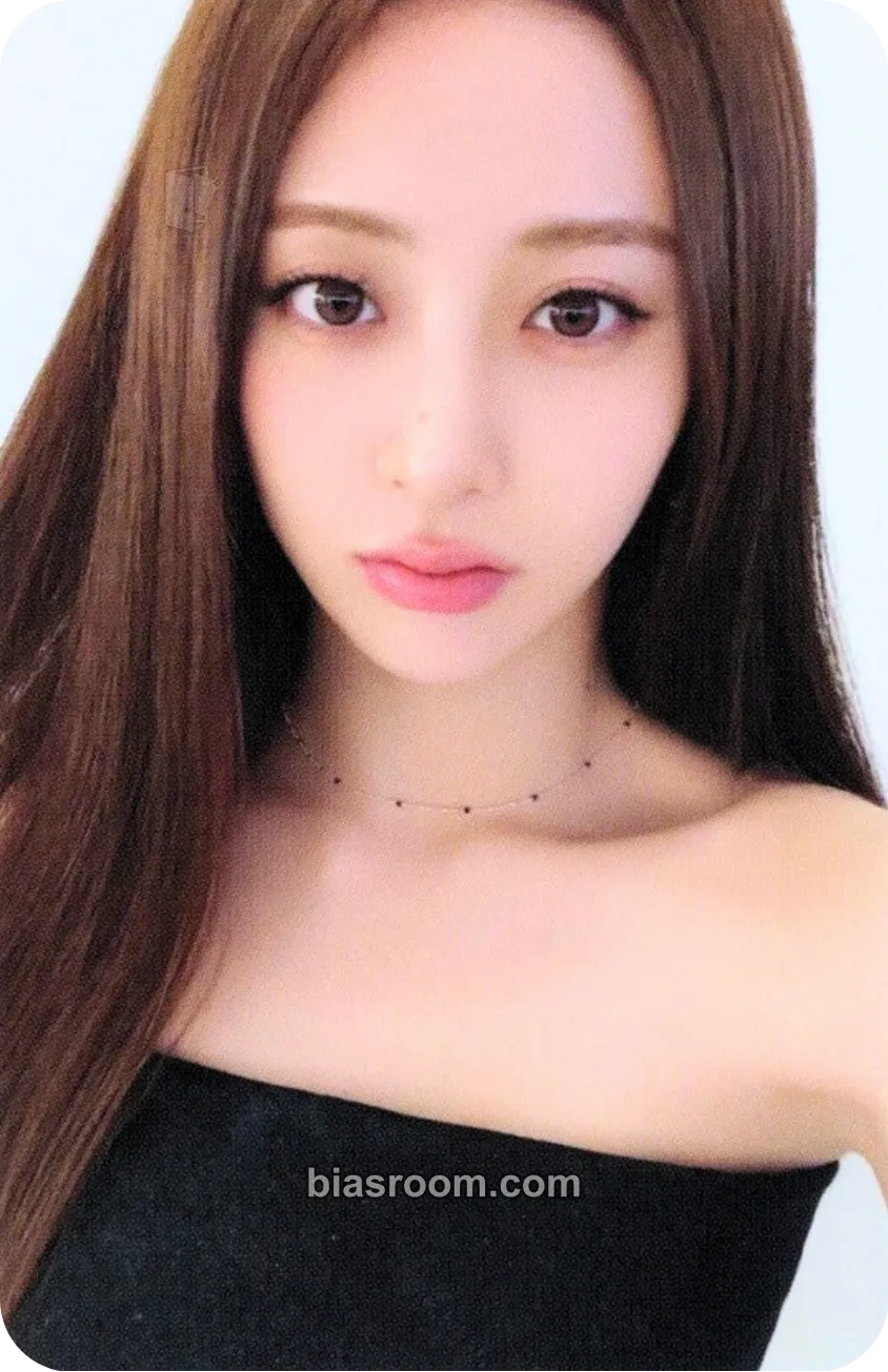 Huh Yunjin SPAGHETTI Photocard - LE SSERAFIM - LE SSERAFIM K-pop photocard