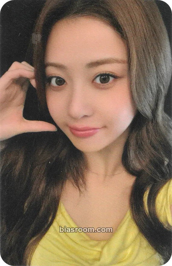 Huh Yunjin SPAGHETTI Photocard - LE SSERAFIM - LE SSERAFIM K-pop photocard