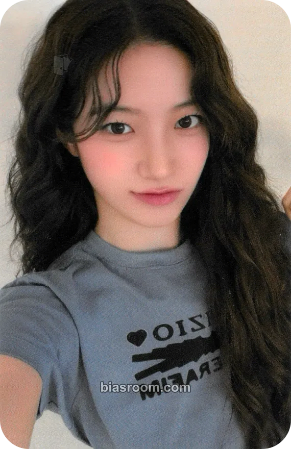 Kazuha SPAGHETTI Photocard - LE SSERAFIM - LE SSERAFIM K-pop photocard