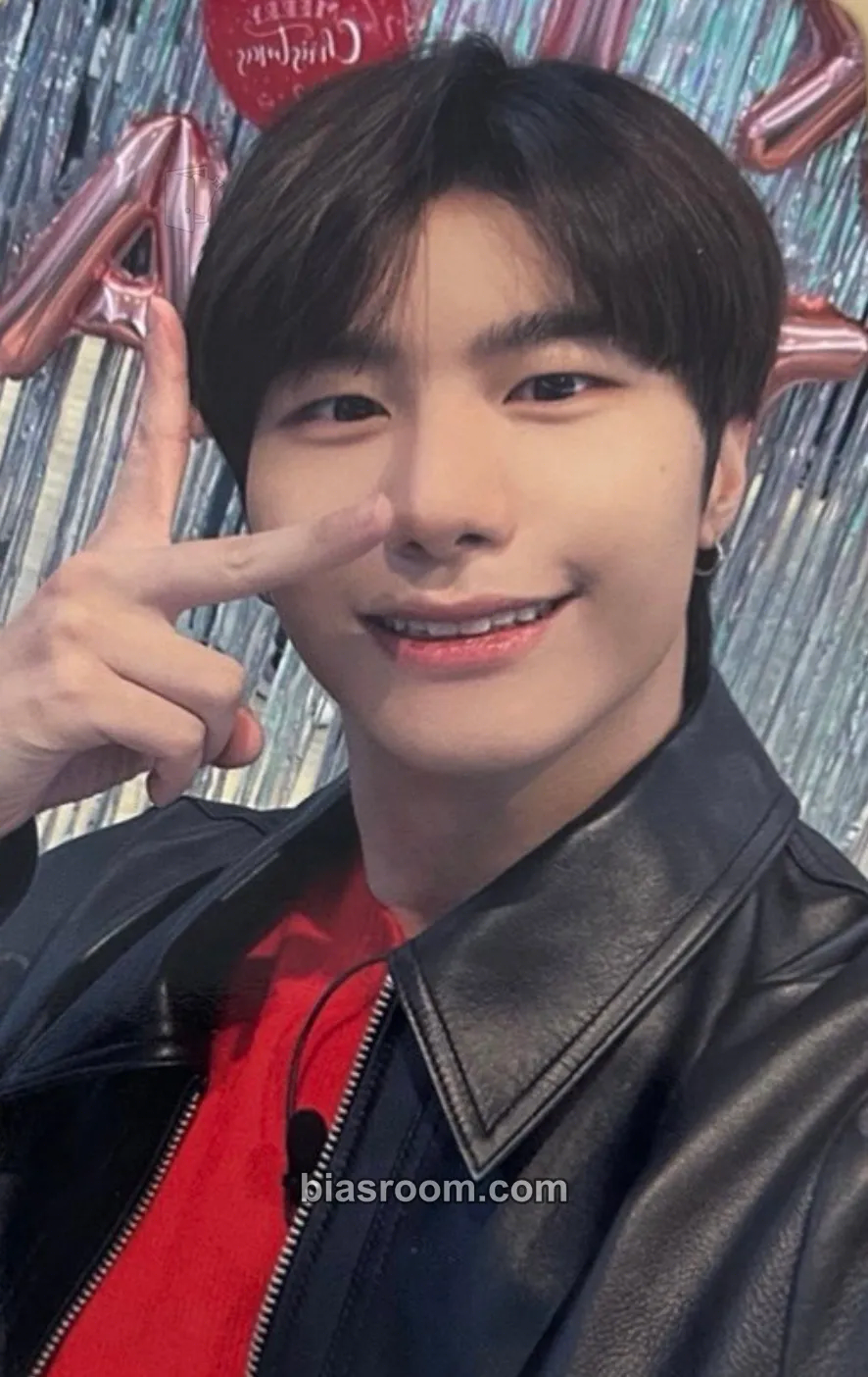 Seungsik Chronograph Photocard - VICTON - VICTON K-pop photocard