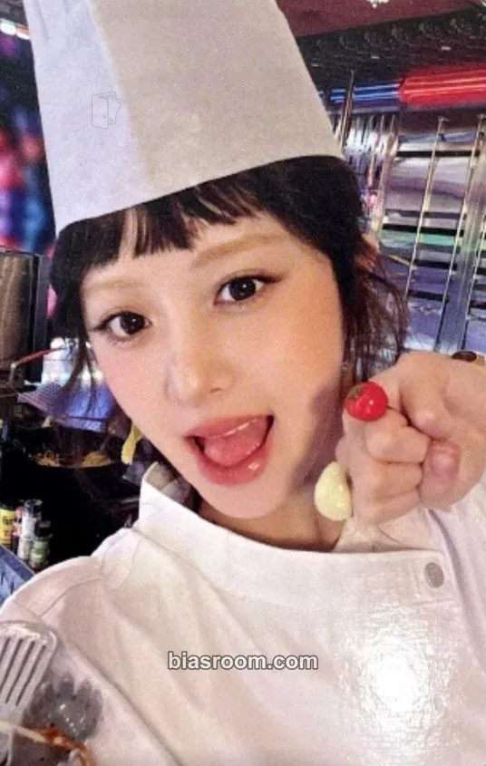 Huh Yunjin SPAGHETTI Photocard - LE SSERAFIM - LE SSERAFIM K-pop photocard