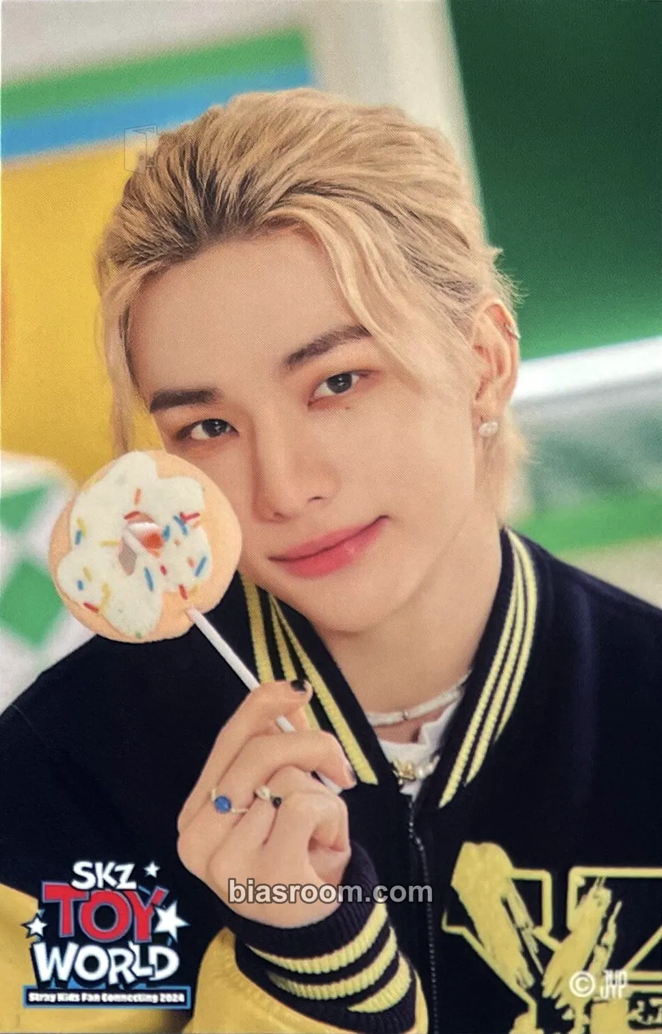 Hyunjin SKZ Toy World-Fan Connecting 2024 Photocard - Stray Kids - Stray Kids K-pop photocard