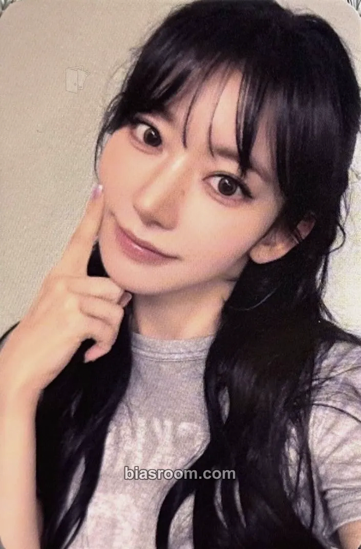 Sakura SPAGHETTI Photocard - LE SSERAFIM - LE SSERAFIM K-pop photocard