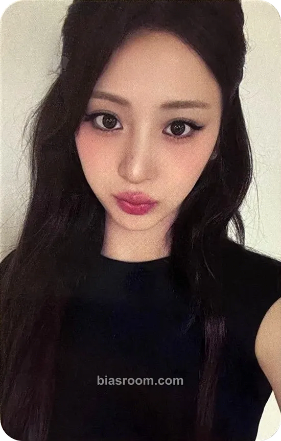 Huh Yunjin SPAGHETTI Photocard - LE SSERAFIM - LE SSERAFIM K-pop photocard