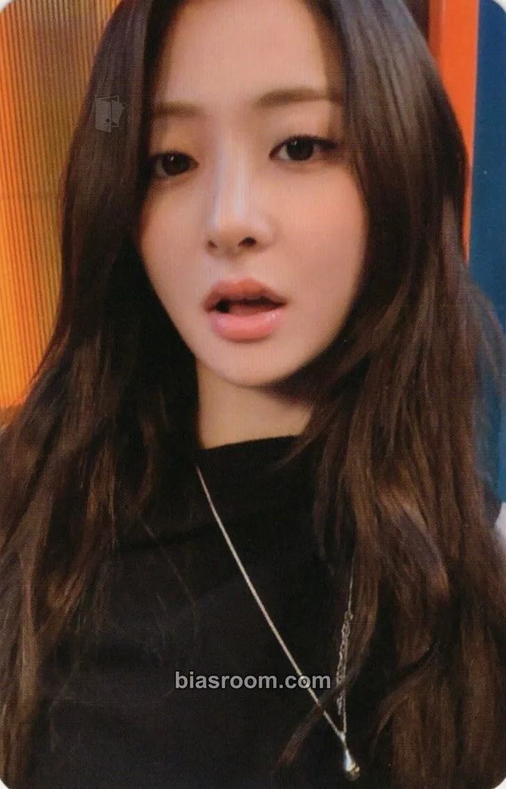 Huh Yunjin SPAGHETTI Photocard - LE SSERAFIM - LE SSERAFIM K-pop photocard