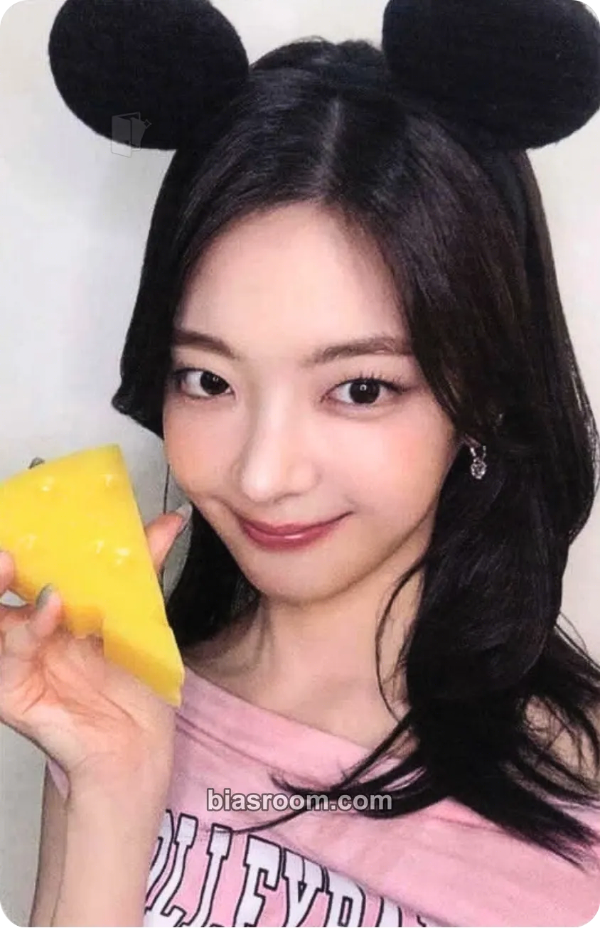Lia Girls Will Be Girls Photocard - ITZY - ITZY K-pop photocard