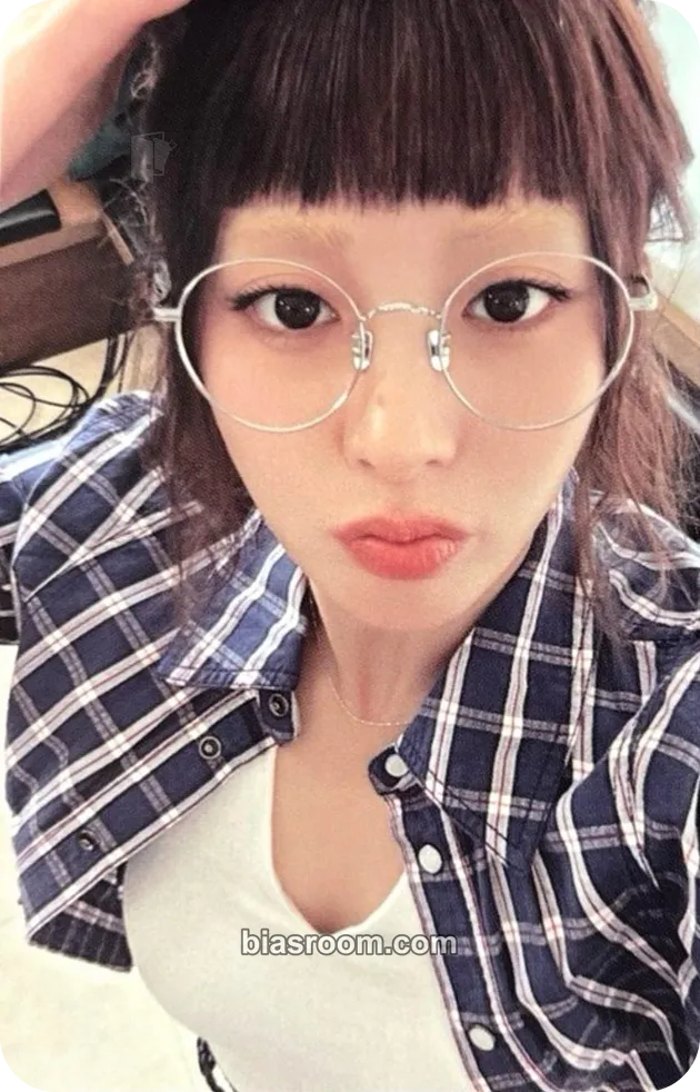 Huh Yunjin SPAGHETTI Photocard - LE SSERAFIM - LE SSERAFIM K-pop photocard