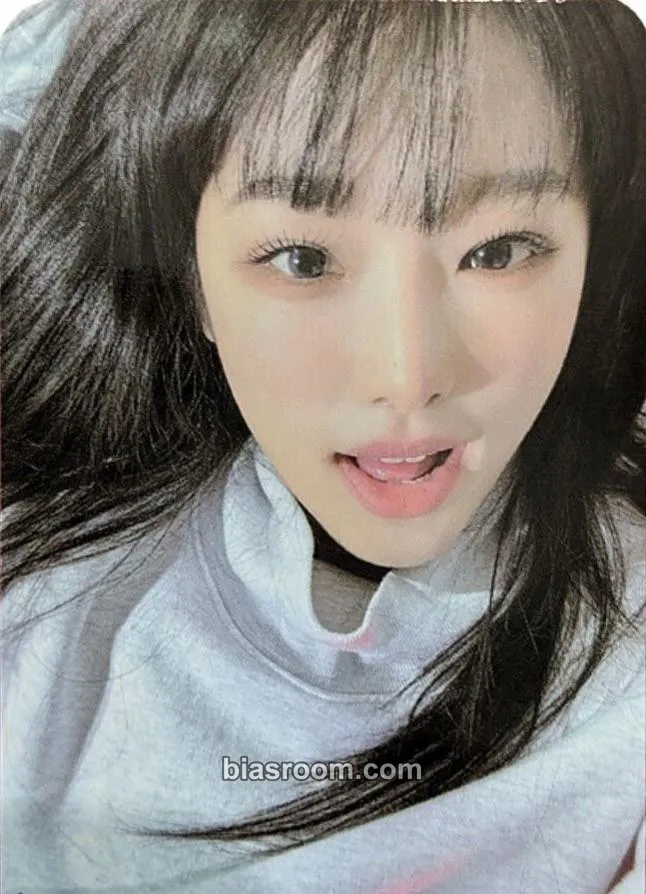 Yena Love War Photocard - Yena K-pop photocard