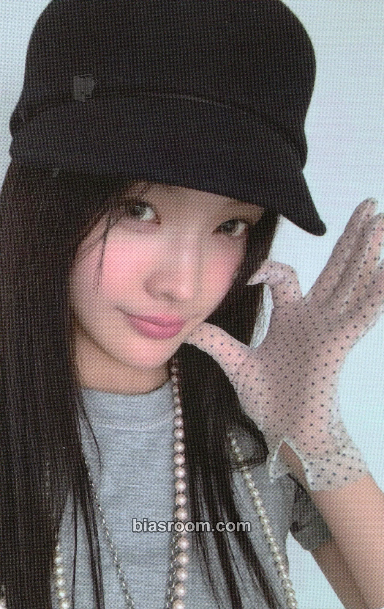 Iroha bomb Photocard - ILLIT - ILLIT K-pop photocard
