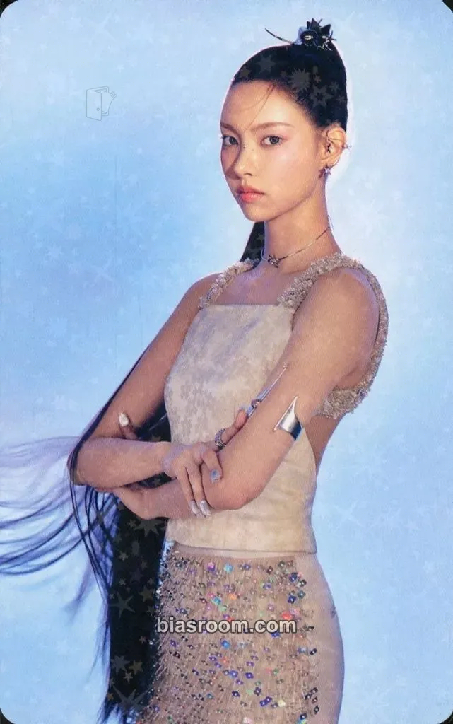 Yunah bomb Photocard - ILLIT - ILLIT K-pop photocard