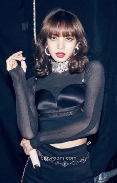 Lisa 'In Your Area' 1st World Tour Photocard - BLACKPINK - BLACKPINK K-pop photocard