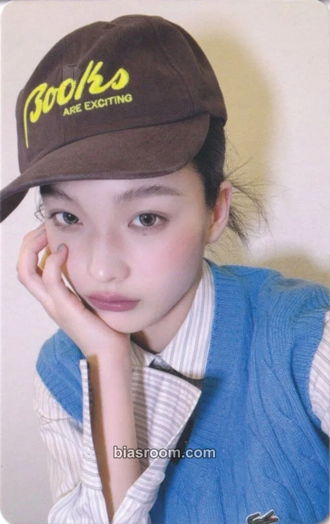 Iroha bomb Photocard - ILLIT - ILLIT K-pop photocard