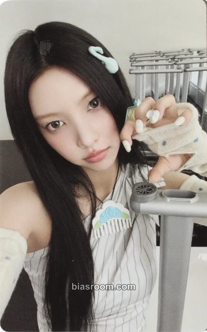 Yunah NOT CUTE ANYMORE Photocard - ILLIT - ILLIT K-pop photocard