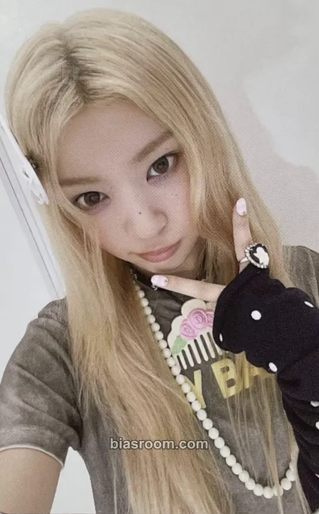 Moka NOT CUTE ANYMORE Photocard - ILLIT - ILLIT K-pop photocard