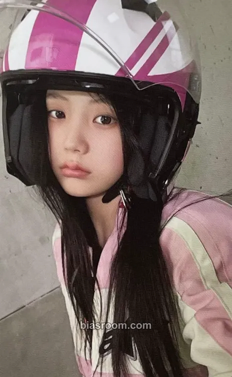Wonhee NOT CUTE ANYMORE Photocard - ILLIT - ILLIT K-pop photocard