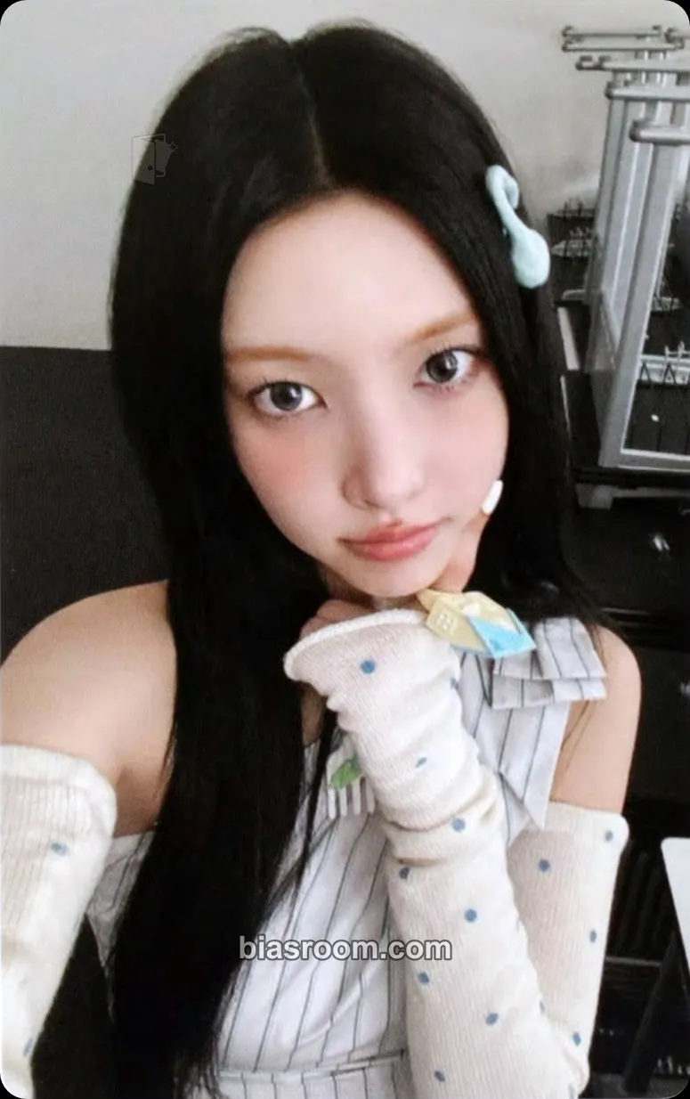 Yunah NOT CUTE ANYMORE Photocard - ILLIT - ILLIT K-pop photocard