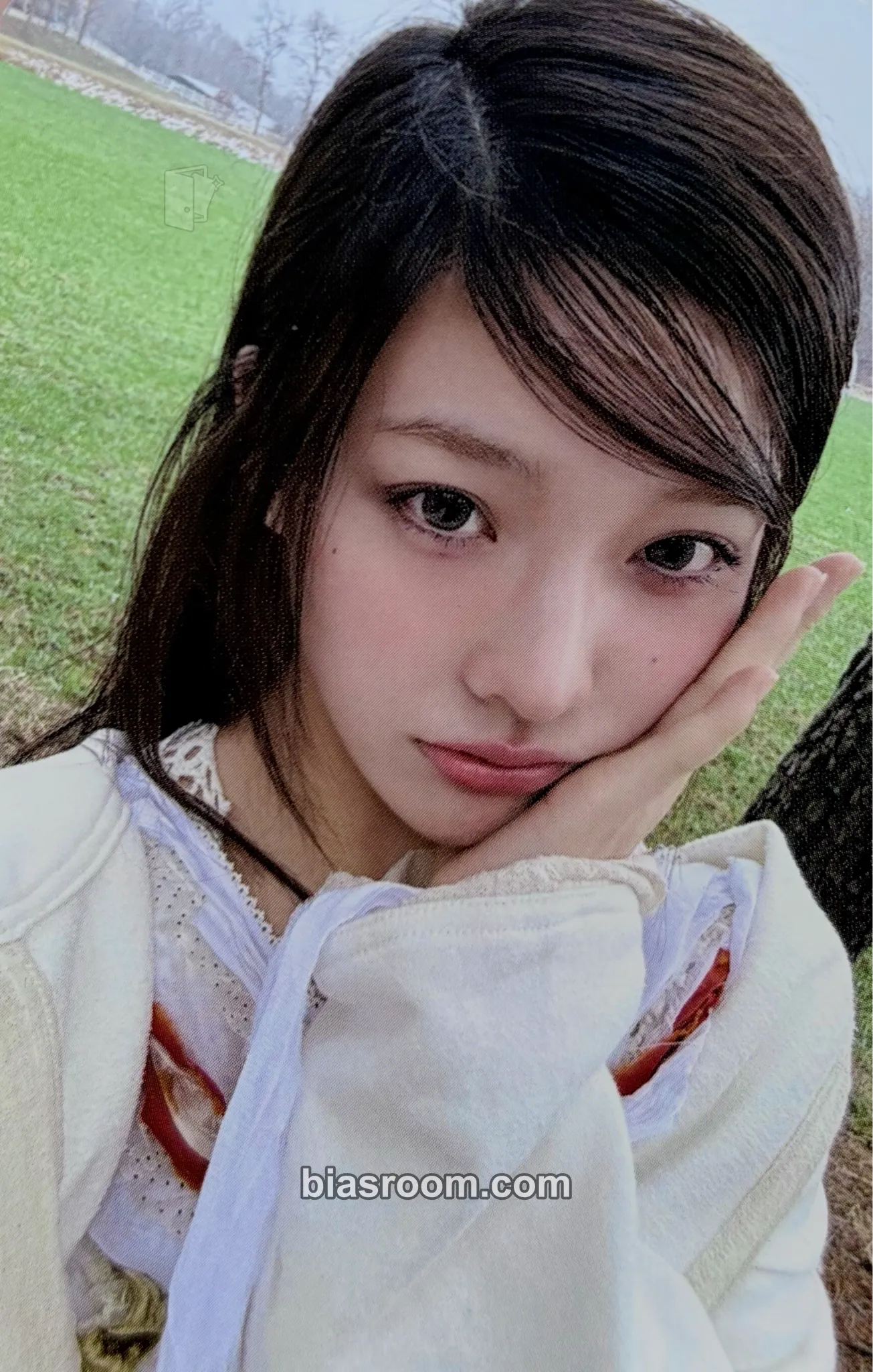 Iroha bomb Photocard - ILLIT - ILLIT K-pop photocard