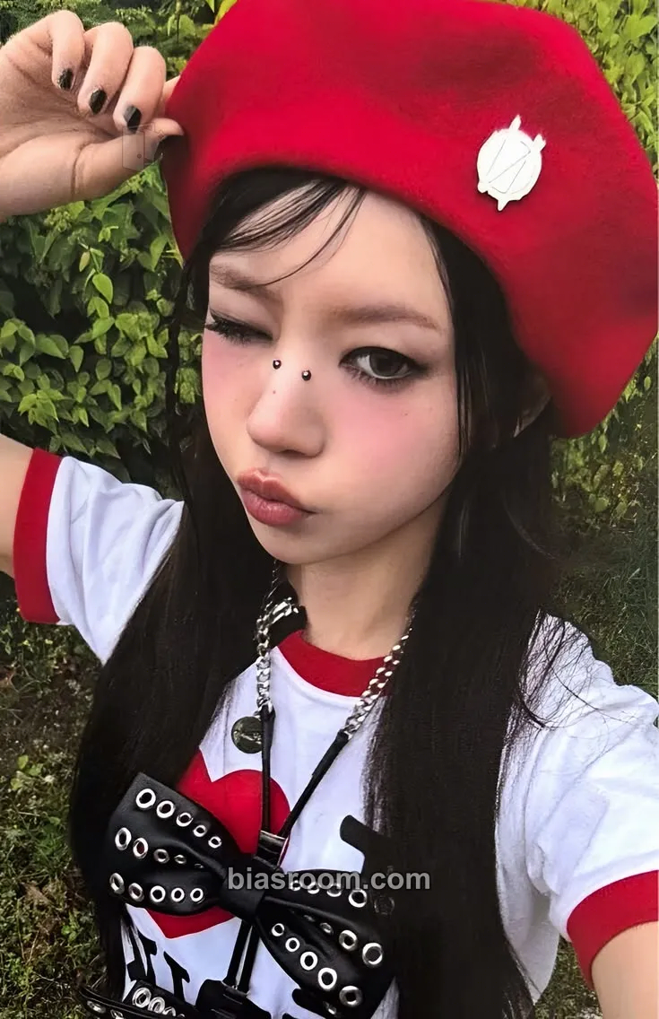 Moka bomb Photocard - ILLIT - ILLIT K-pop photocard