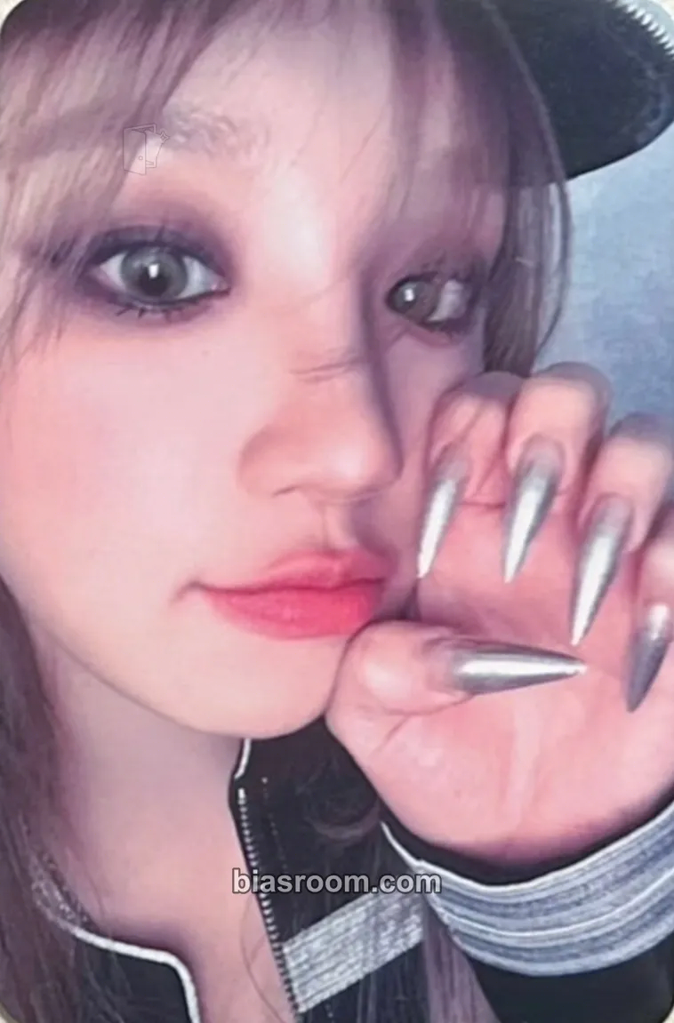 Yuqi 2 Photocard - i-dle - i-dle K-pop photocard