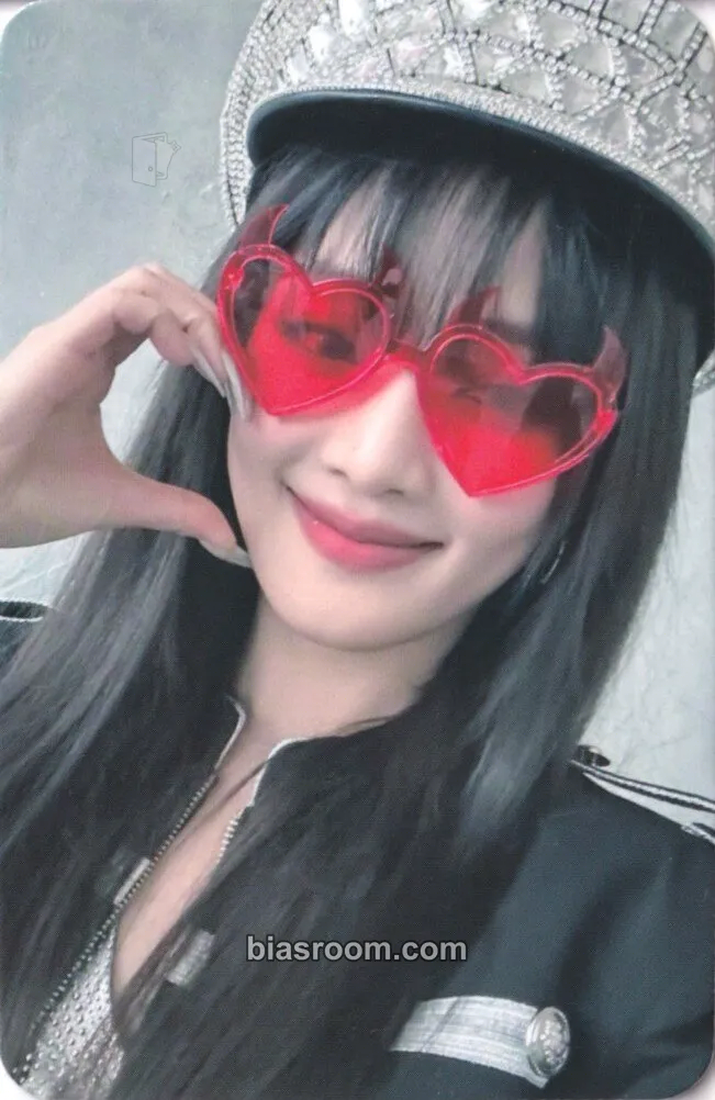 Minnie 2 Photocard - i-dle - i-dle K-pop photocard