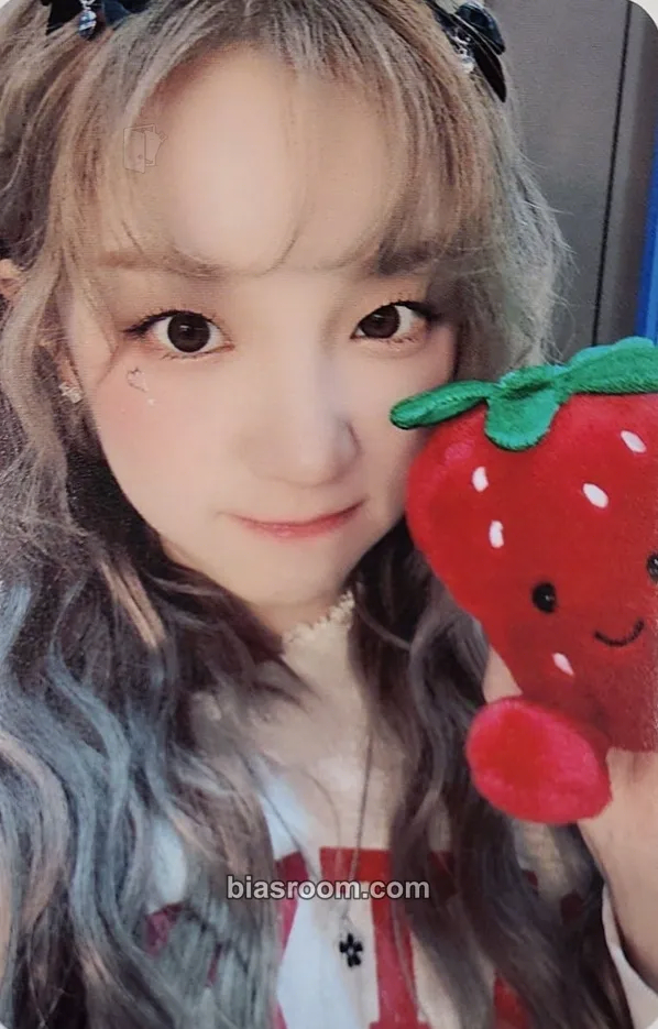 Yuqi 2 Photocard - i-dle - i-dle K-pop photocard