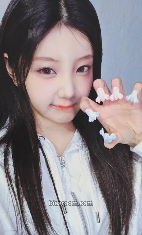 Wonhee bomb Photocard - ILLIT - ILLIT K-pop photocard