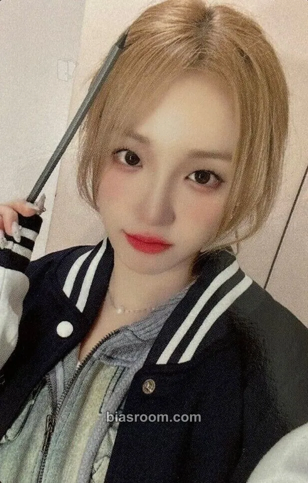 Yuqi 2 Photocard - i-dle - i-dle K-pop photocard