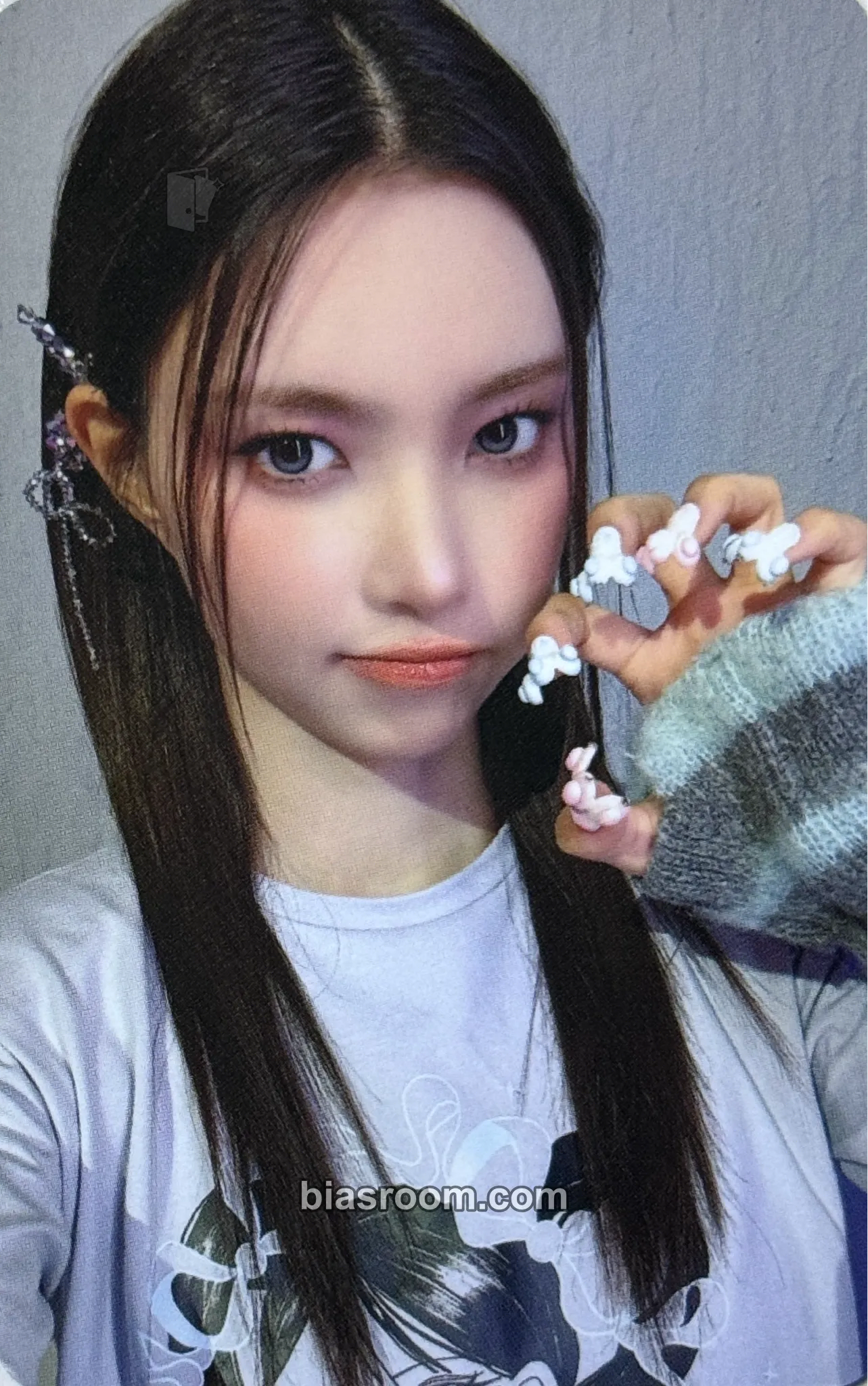 Yunah bomb Photocard - ILLIT - ILLIT K-pop photocard