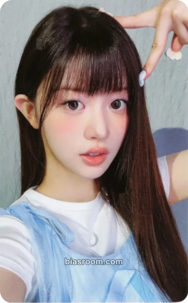 ILLIT - Minju - bomb Album studio choom standard version pre-order benefit (pob)