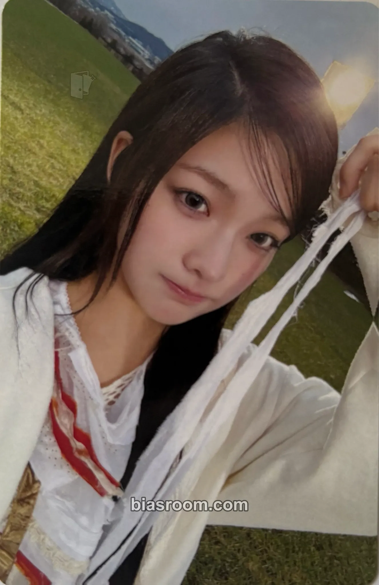 Iroha bomb Photocard - ILLIT - ILLIT K-pop photocard