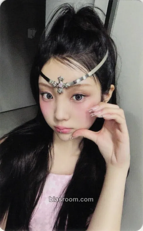 Wonhee bomb Photocard - ILLIT - ILLIT K-pop photocard