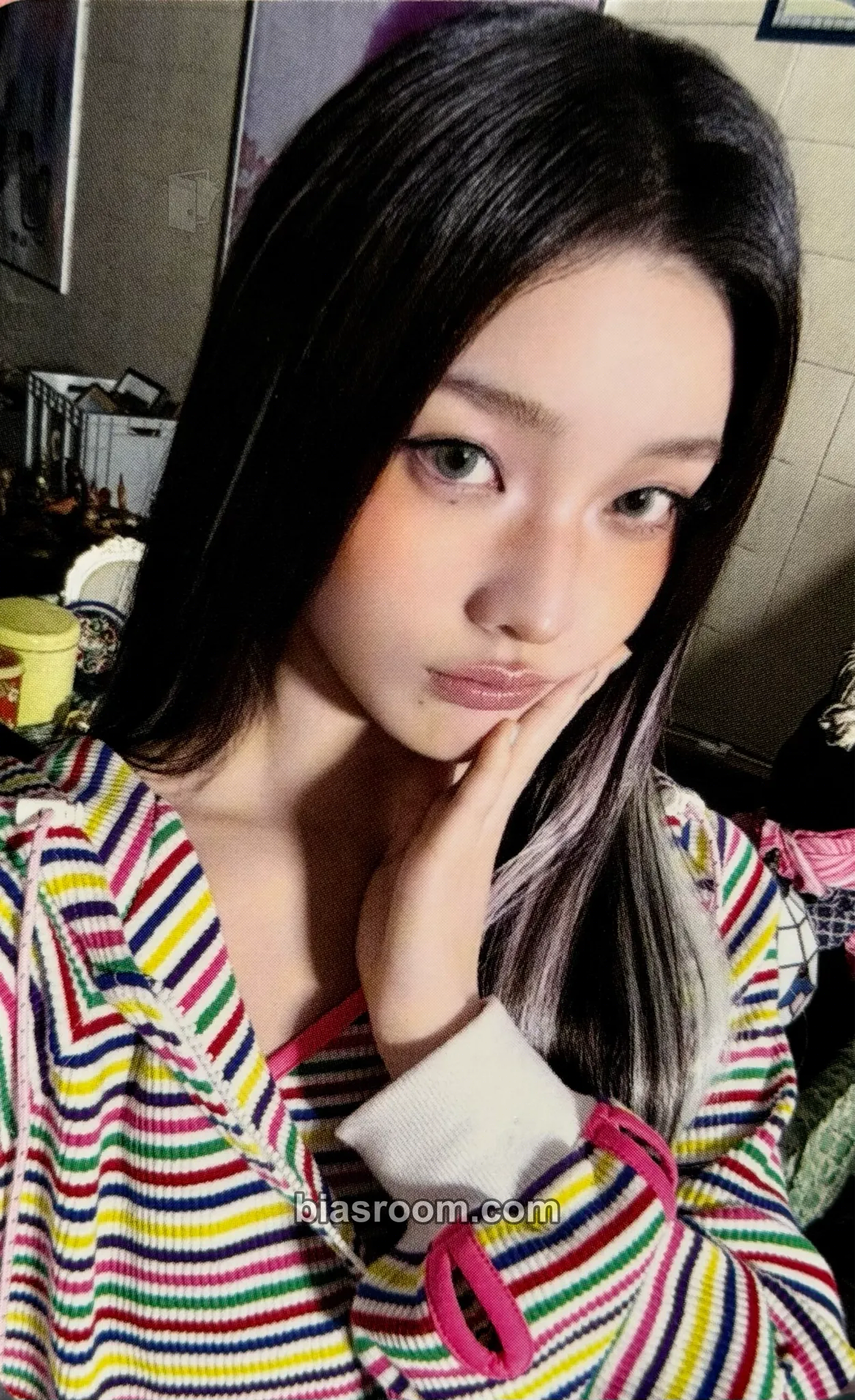 Iroha bomb Photocard - ILLIT - ILLIT K-pop photocard