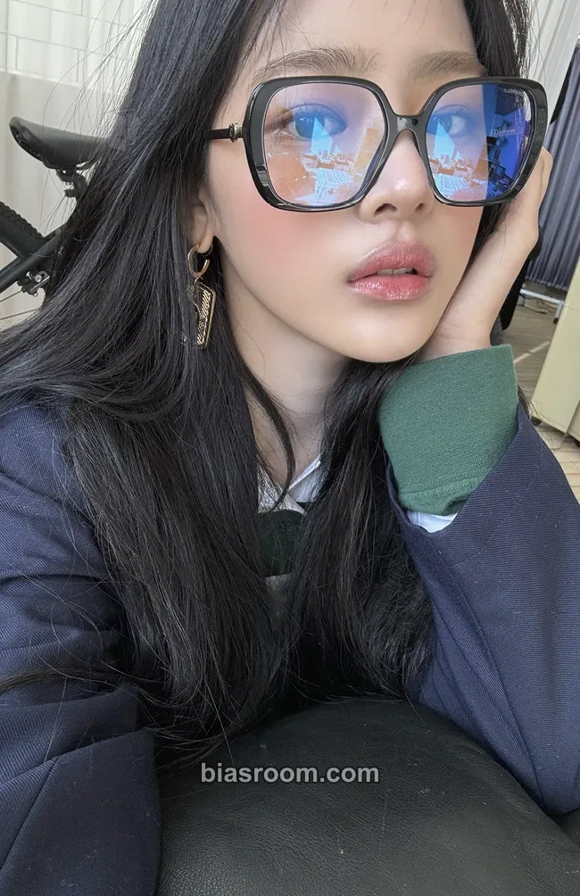 Minji How Sweet Photocard - NewJeans - NewJeans K-pop photocard
