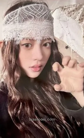Minju bomb Photocard - ILLIT - ILLIT K-pop photocard