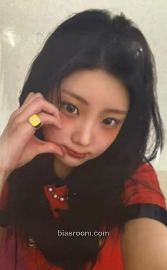 Wonhee bomb Photocard - ILLIT - ILLIT K-pop photocard