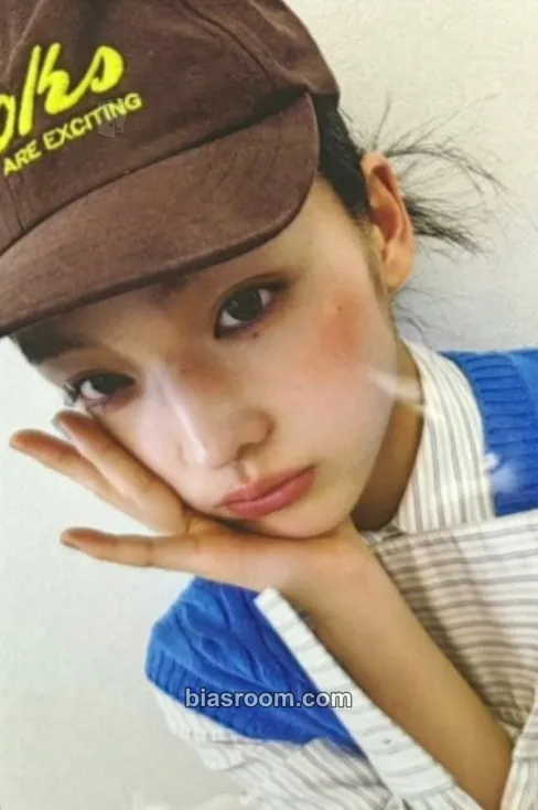 Iroha bomb Photocard - ILLIT - ILLIT K-pop photocard