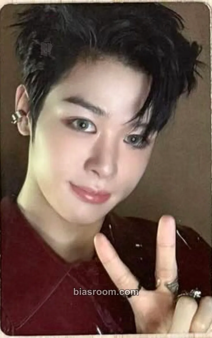Ma Jingxiang blackout Photocard - CLOSE YOUR EYES - CLOSE YOUR EYES K-pop photocard