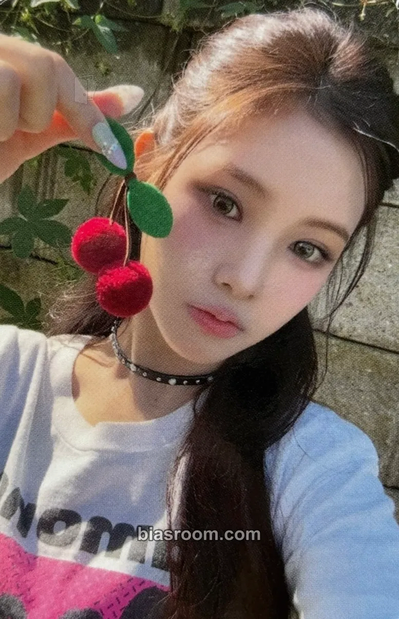 Yihyun I DONT CARE Photocard - Baby DONT Cry - Baby DONT Cry K-pop photocard
