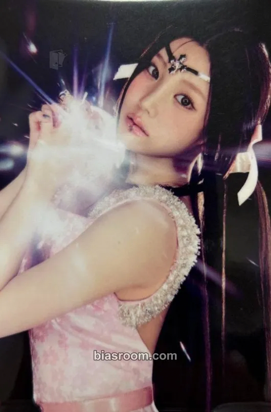 Wonhee bomb Photocard - ILLIT - ILLIT K-pop photocard