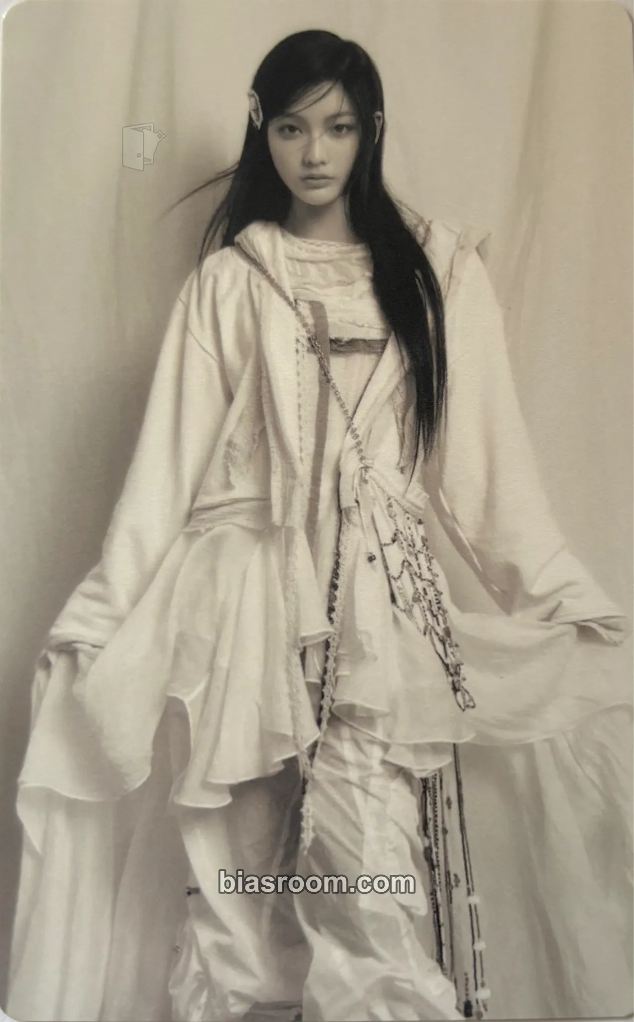 Iroha bomb Photocard - ILLIT - ILLIT K-pop photocard